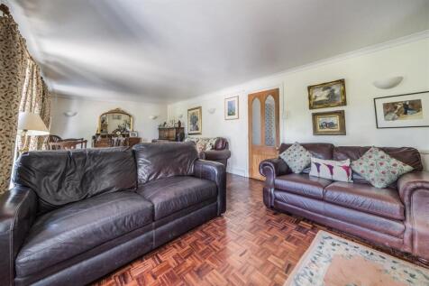 8 belmont living room 3.jpg