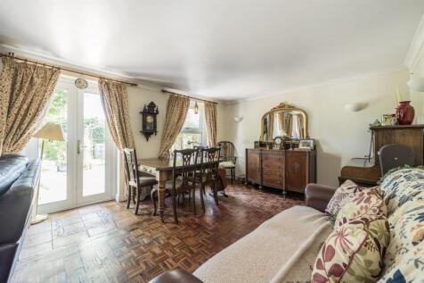 8 belmont living room 4.jpg
