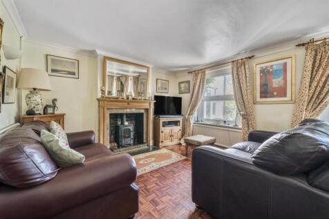 8 belmont living room 2.jpg
