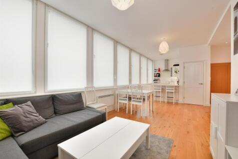 Lounge/Dining Area