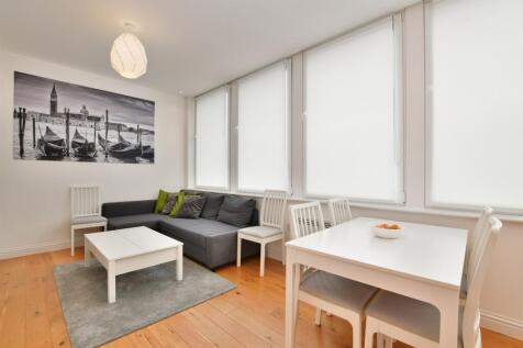 Lounge/Dining Area