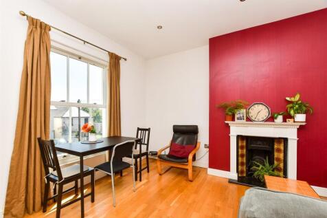 Lounge/Kitchen