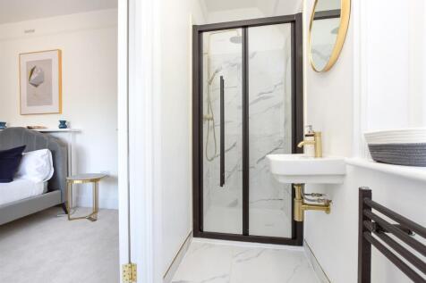 Internal Lifestyle Photograph - En-Suite