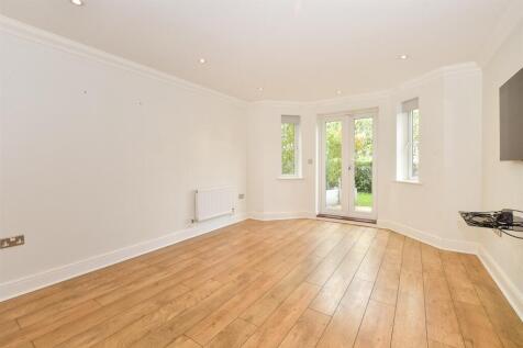 Lounge/Dining Area