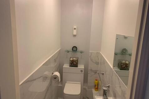Guest Cloakroom - View 2