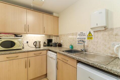 COMMUNAL KITCHEN
