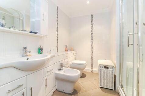 Ensuite to Bedroom 1