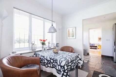 Kitchen/Dining Area
