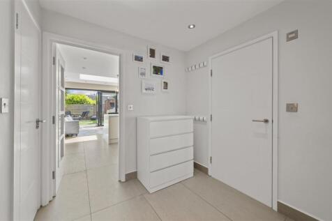 8 Cumberland Close,12.JPG