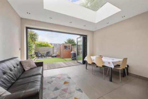 8 Cumberland Close,5.JPG