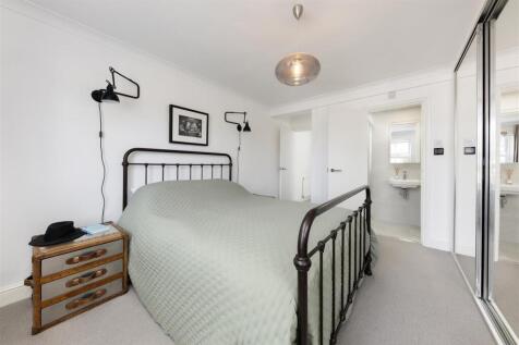 Thaxted Place 8- bed (4).jpg