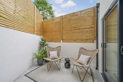 Flat 2, Lillium Mews,10.jpg