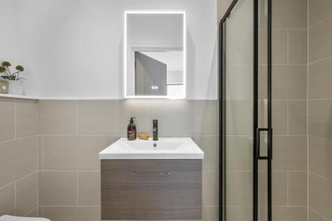 Flat 2, Lillium Mews,15.jpg