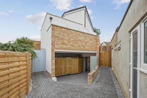 Flat 2, Lillium Mews,1.jpg
