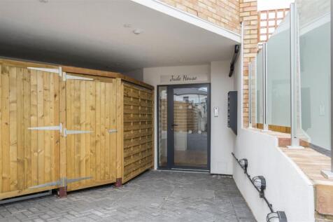 Flat 2, Lillium Mews,2.jpg
