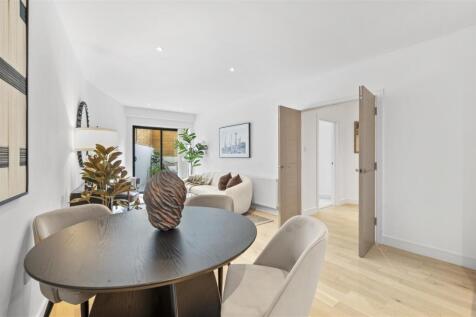 Flat 2, Lillium Mews,11.jpg
