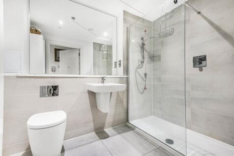 Bathroom (Shower Roo