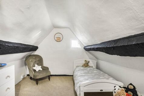 Bedroom/Attic Room