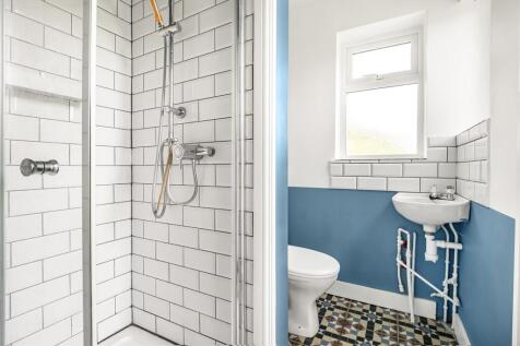 Shower/Cloakroom