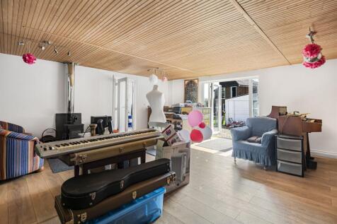Detached Multi Room 