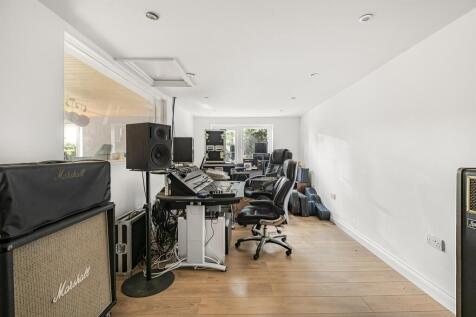 Detached Multi Room 