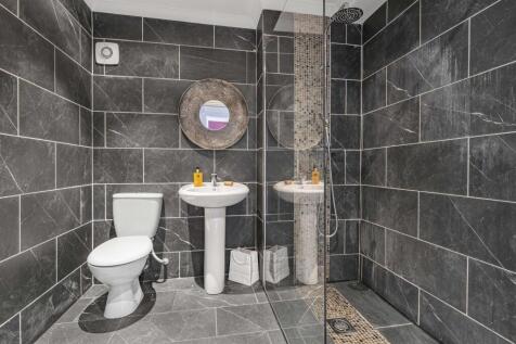 Shower/Cloakroom