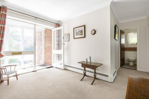 Spacious Reception H