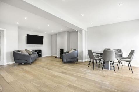 Living/Dining Area