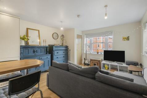 Living/Dining Area