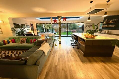 FAMILY/DINING/KITCHN