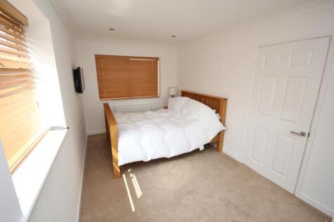 2 Alabama Way, St Ives, bed 1