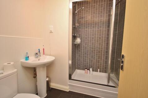 43 Dunnock Way, St Ives, en suite