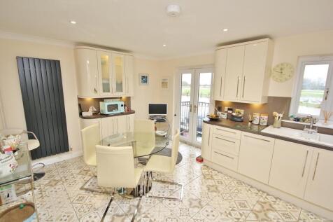 8 Enderbys Wharf, London Road, St Ives, kitchen 2