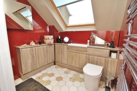 8 Enderbys Wharf, London Road, St Ives, en suite