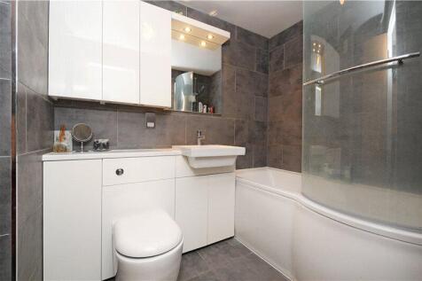 Bathroom, Wapping