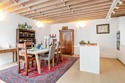 Kitchen Dining Area