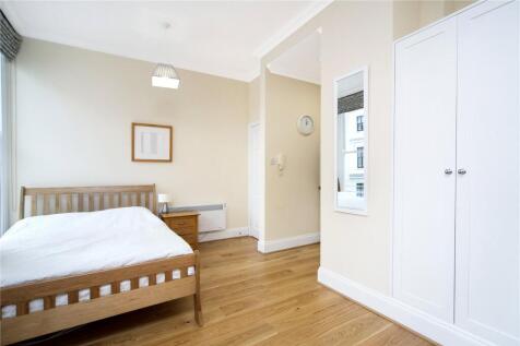 Bed/ Wardrobe