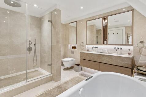 Principal Bathroom