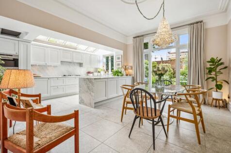 Kitchen / Dining