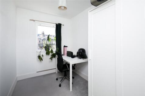 Bedroom / Study