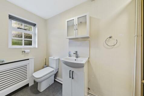 Annexe Shower Room.jpg