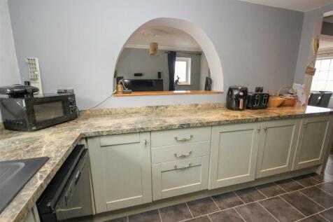 Kitchen 2.jpg