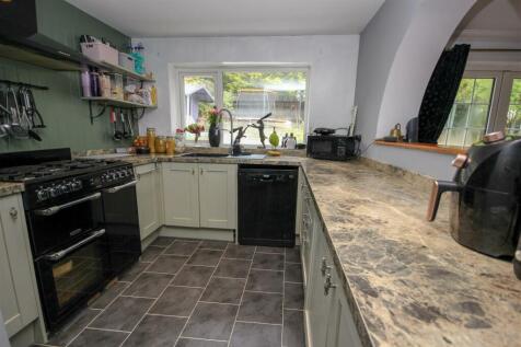 Kitchen 1.jpg