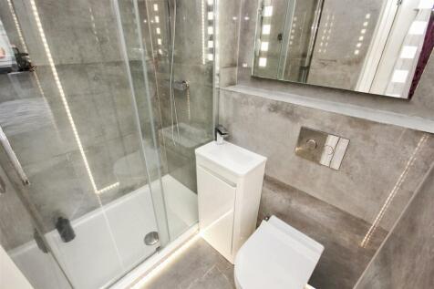Ensuite.JPG
