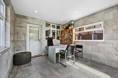 79WellingboroughRoadWeb_19.jpg
