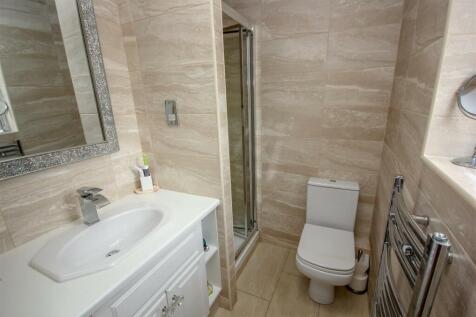 En-suite 1.jpg