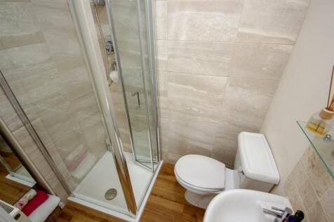 Guest En Suite.jpg