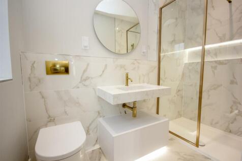 Master En-suite.jpg