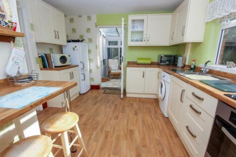 Kitchen1.jpg