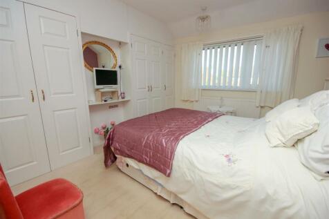 Bedroom 1.jpg